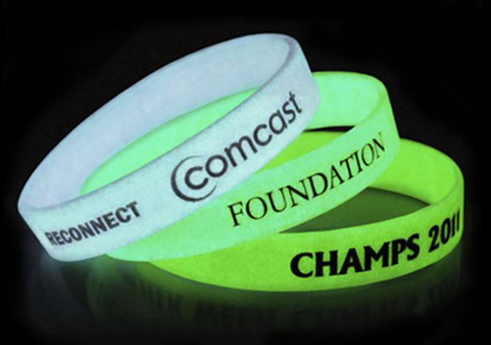 硅胶发光手环为什么会发光,夜光硅胶手环发光原理是什么,发光硅胶手环哪里可以定制 硅胶发光手环为什么会发光,夜光硅胶手环发光原理是什么,发光硅胶手环哪里可以定制